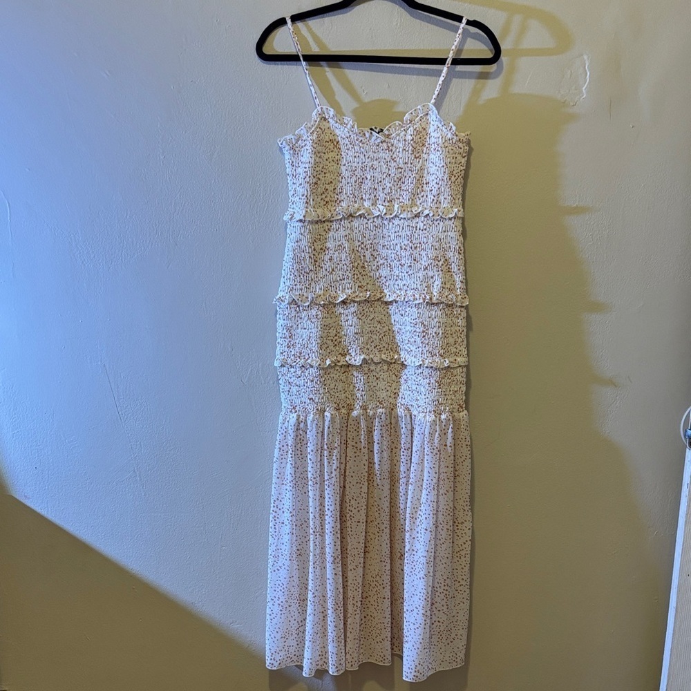 Chic Layered Midi Dress in Cream Floral